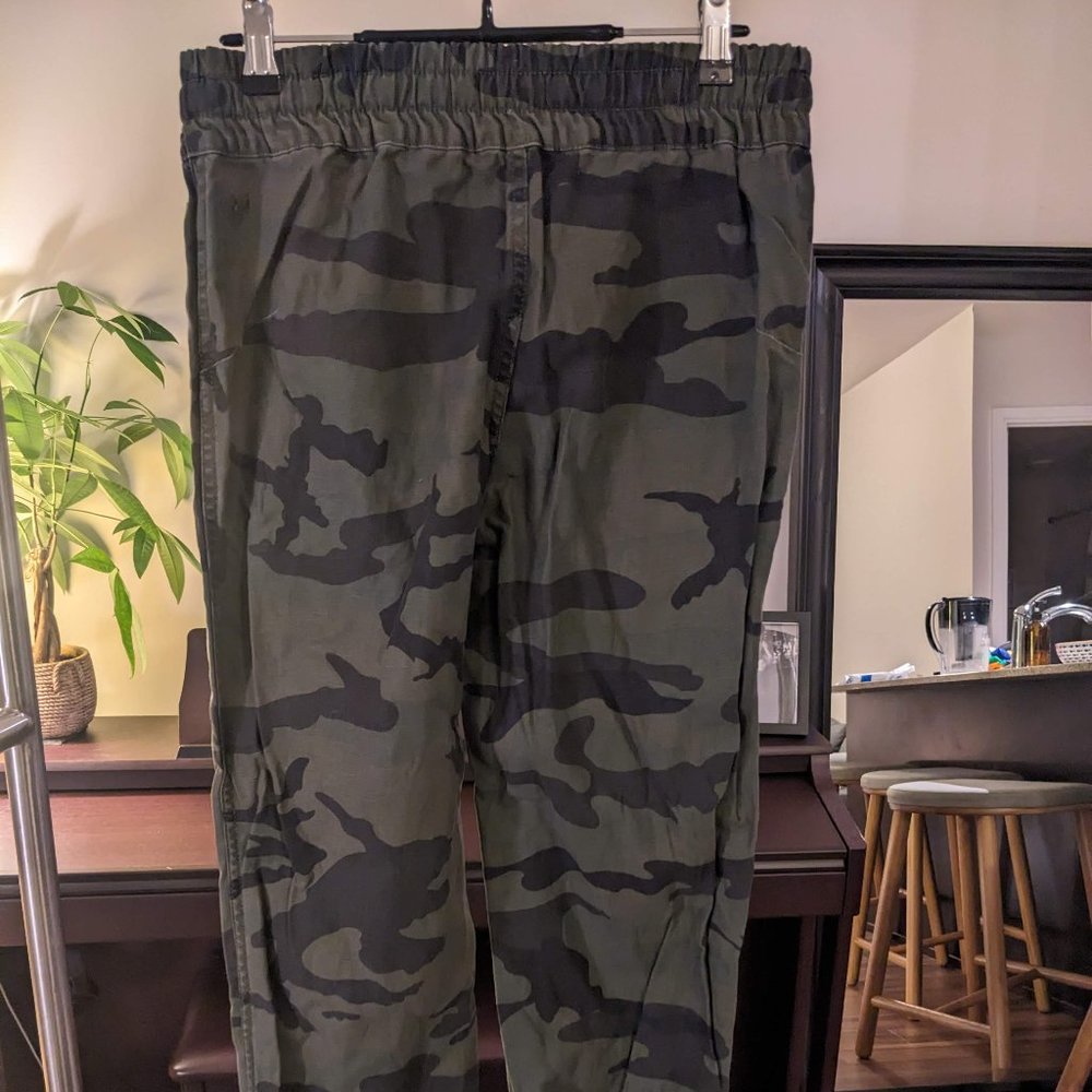 TNA - Camo Ankle Pants (Size S)